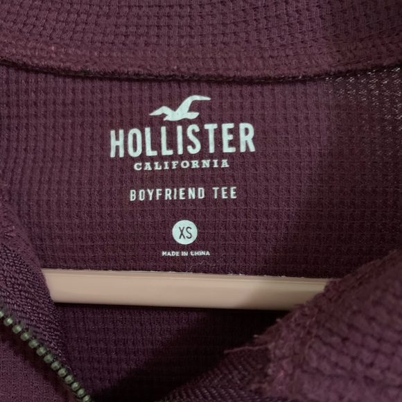Hollister -Boyfriend Tee. burgundy, long sleeve, waffle knit - Picture 3 of 3